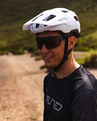 El Argo Plus es mi casco ideal para cuando esté recorriendo mis senderos de  casa. Es simple pero tiene todo lo que necesito, me siento seguro y seguro  de los descensos. Es