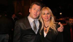 Dünya engelliler vakfının başkanlığını yapmaktadır. Metin Senturk Un Eski Esi Fulya Kalkavan Kimdir Kac Yasinda Nereli Fulya Kalkavan Metin Senturk Neden Ayrildi Memurlarimiz Com