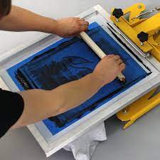 Handelsübliches haarspray mit starkem halt T Shirts Selber Bedrucken Das Siebdruckverfahren Siebdruckversand Der Online Shop Fur Siebdruckzubehor Farben Und Maschinen