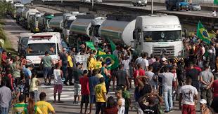 Em 2018, caminhoneiros de todo o país cruzaram os braços em uma greve histórica. Greve Dos Caminhoneiros Diferencas E Semelhancas Do Protesto De 2018 Com Os De 2013 E 2015 Economia G1