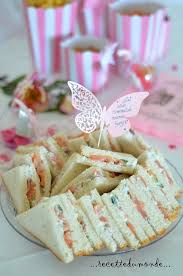 Hello Une Petite Idee Pour Garnir Un Buffet Sale Mini Club Sandwich Tzatziki Saumon Ingredients Pour 1 Petit Bol In 2020 Club Sandwich Tzatziki Mini Sandwiches
