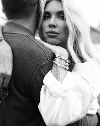 Через неделю мне исполнится 49 лет. Многие из вас читают этот блог с  момента, когда в шапке профиля читалось: «40 лет». Кто помнит? Напишите в  комментах👇🏻. Этот год пролетел как Синкансен из