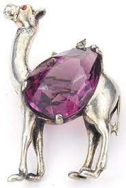 This wood camel with elegant use of knifes cuts out to be the best piece for your house. Camel Jewelry