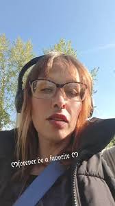 Sarah Schwark (@sarahsrecoveryjou)’s videos with iris