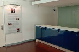 Menggunakan pakaian serba biru saat pengambilan foto sim bisa merusak hasil dan pemindaiannya. Melihat Sejarah Bj Habibie Di Museum Bank Mandiri Halaman All Kompas Com