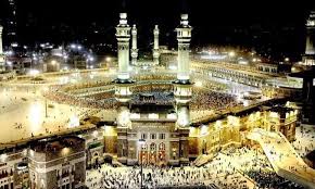 Sementara itu kaum yahudi di madinah iri melihat kondisi militer, politik, dan ekonomi kaum muslim semakin baik. Komitmen Pembangunan Mekah Dan Madinah