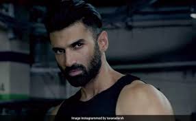 Malang Box Office Collection Day 1 Aditya Roy Kapur S Film Gets Decent Opening Of Rs 6 Crore The project also marks aditya and mohit's second collaboration after aashiqui 2. malang box office collection day 1