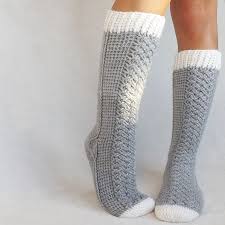 Connect four air loops (vp) to the ring. Parker Cable Crochet Socks Allcrochetpatterns Net Crochet Socks Crochet Socks Pattern Crochet Cable
