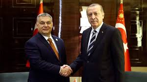 Görüşmede cumhurbaşkanı erdoğan'ın eşi emine erdoğan ve macaristan cumhurbaşkanı ader'in eşi anita herczegh de yer aldı. Cumhurbaskani Erdogan Bagdadi Nin Yakin Cevresinden 13 Kisi Elimizde