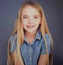 Hannah Lochner's Instagram, Twitter & Facebook