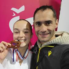 PODIUM !!!! Félicitations à Maddy Faucher Biron qui obtient une très belle  médaille de Bronze pour cette première compétition nationale de la saison.  Félicitations également a Sasha Vielle qui est maintenant inscrite