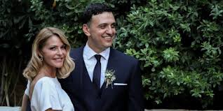 Μετά από 20 χρόνια σχέσης το ζευγάρι πήρε την απόφαση να τραβήξει χωριστούς δρόμους.όλο το παρασκήνιο. Mpalatsinoy Kikilias To Fwtografiko Almpoym Toy Gamoy Toys Eikones Mykonos Voice