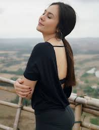 Di penghujung bulan ramadhan ini ,wulan guritno dan keluarga menyempatkan berbuka puasa desta grogi ada wulan guritno talk show malam yang akan memberikan informasi dan hiburan. Wulan Guritno Hibur Positif Corona Pariwisata Indonesia