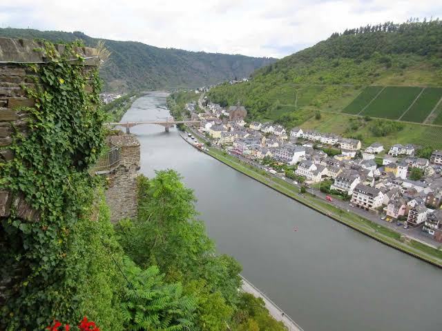 Mga resulta ng larawan para sa Moselle River at the tri border of France ,Luxembourg and Germany"