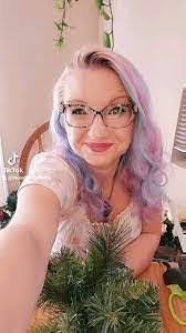 Vicki Elting's Instagram, Twitter & Facebook