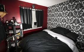 Live The 3 Dark Maroon Walls With One Black In White Patterned Wall Very Nice Colors Kitchen Maroon Wall Maroon Room Maroon Walls Elegant Living Room Design
