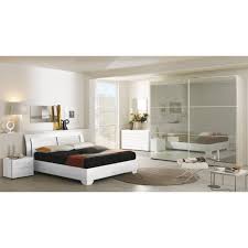 Le camere da letto moderne prezzi outlet da noi disponibili, sono caratterizzate da un design lineare e semplice, ma di grande effetto. Grancasa Camere Da Letto