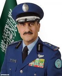 ولد سنة 1948 شغل منصب نائب وزير الدفاع إلى أن تم إعفاؤه في 20 أبريل 2013 وهو أحد خريجي أكاديمية ساندهيرست العسكرية الملكية وهو الرئيس الفخري لنادي الشباب السعودي. Ù‚Ø§Ø¦Ø¯ Ø§Ù„Ù‚ÙˆØ§Øª Ø§Ù„Ø¬ÙˆÙŠØ© Ø§Ù„Ù…Ù„ÙƒÙŠØ© Ø§Ù„Ø³Ø¹ÙˆØ¯ÙŠØ© Ø§Ù„Ø£Ù…ÙŠØ± Ø®Ø§Ù„Ø¯ Ø¨Ù† Ø³Ù„Ù…Ø§Ù† Ø®Ø¨Ø±Ø© ÙÙŠ Ø§Ù„Ù…Ø¬Ø§Ù„ÙŠÙ† Ø§Ù„Ø¹Ø³ÙƒØ±ÙŠ ÙˆØ§Ù„Ø¯Ø¨Ù„ÙˆÙ…Ø§Ø³ÙŠ ØºØ±Ø¨ Ø§Ù„Ø¥Ø®Ø¨Ù€Ù€Ø§Ø±ÙŠØ©