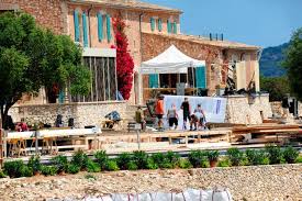 The show sees a bunch of single lads and lasses move into a luxury villa in mallorca in the. First Look At Love Island 2019 Villa As Building Work On Set Gets Underway Mirror Online