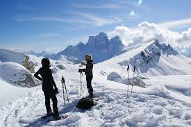 Passo giau is the perfect starting point for your hikes to the refuges in this area and it's also know by hundred of cyclist and bikers. Escursione Con Le Ciaspole Alla Forcella Giau Dolomiti Skirock