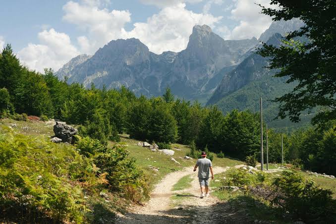 Udhëzues për Malet e Shqipërisë - Alpet Shqiptare & Shtigje Hiking