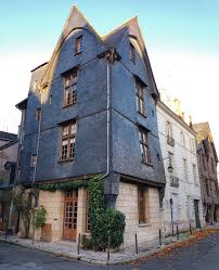 31 Mentions J Aime 1 Commentaires Petit Fute Tours Val De Loire Petitfutetoursvaldeloire Sur Instagram Belle Batisse Tourange Loire Valley Loire Tours