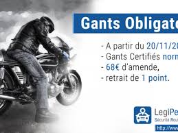 Si nous savons depuis un décret publié le 10 mai 2015 que le gilet jaune (ou gilet haute visibilité) serait obligatoire dès le 1er janvier 2016, force est de constater que nous y sommes depuis quelques heures maintenant. Gants Obligatoire A Moto A Partir Du 20 11 2016 Legipermis