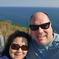 What was the name of the shoe store with a mini basketball court in the 90s?