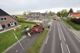 From wikipedia, the free encyclopedia. Wiel Vliegt Spontaan Los Trekker Raakt Van De Weg In Oldebroek Ik Hoorde Een Enorme Knal Veluwe Destentor Nl
