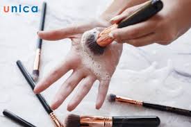 Điểm danh những dụng cụ trang điểm cần thiết không thể thiếu khi makeup