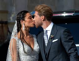 Bed bath & beyond's wedding gift registry has a wide range of products to choose from for the perfect gift. Kane Ozil And Ramos Among Football Stars Married In Lavish Wedding Ceremonies This Summer