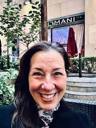 Roxanne Walton's Instagram, Twitter & Facebook