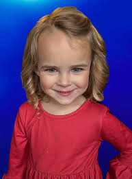 Can someone give my girl a Christmas background?