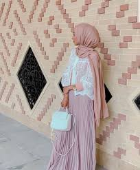 Nah, di antara beberapa macam style di atas, mana nih yg paling kalian suka? 7 Tips Padu Padan Rok Plisket Warna Pink Salem Untuk Hijaber Tampil Kalem Womantalk