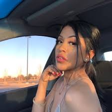 Leydi Lopez's Instagram, Twitter & Facebook