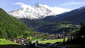 While the green mountain meadows attract hikers and mountain bikers between spring. Solden Tirol Osterreich