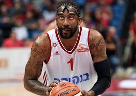 Amar E Stoudemire Offers His Glasses To Referee After A Bad Call