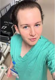 Orrr can we start wearing figs??? 🫶🫶@wearfigs #nurselife #figsscrubs...