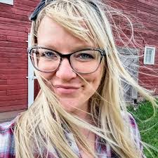 Amanda Tantillo's Instagram, Twitter & Facebook