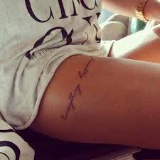 Image Via We Heart It Https Weheartit Com Entry 120393470 Ink Quotes Tattoo Schrift Oberschenkel Zitat Tattoo Platzierungen Tattoo Oberschenkel Frau Spruch