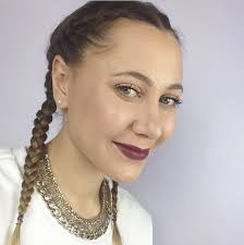 Maybe you would like to learn more about one of these? Tresses Africaines Collees Sur Le Cote Pour Une Coiffure Swaaag Cola S Hood