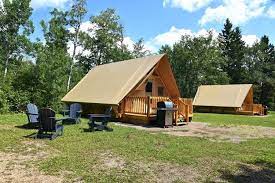 Alberta glamping is a unique opportunity for you to enjoy life in the great outdoors, with all the same amenities you will find in alberta hotels. How To Go Glamping In Alberta Wander Woman Travel Magazine