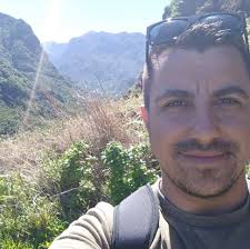 Hello! I was wondering if anyone here from the US would be willing to buy  the “kustfyr” bedthrow and cushion and send it to me in Norway? The items  will not be