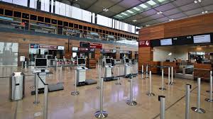 Wann, wo und wie sie einchecken, ob sie nun online sind, am flughafen oder direkt zu ihrem gate gehen. So Sieht Berlins Neuer Flughafen Zwei Wochen Vor Der Eroffnung Aus Stern De