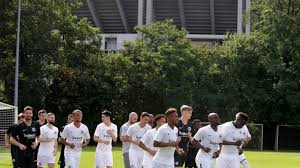 Die tageskasse öffnet um 13.00 uhr. Frankfurt Gegen Augsburg Im Tv Zusammenfassung Von Eintracht Frankfurt Gegen Fc Augsburg News De