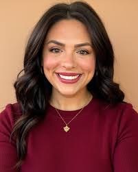 Darcie Farrell's Instagram, Twitter & Facebook