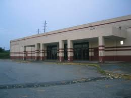 The Old Movie Theater In Caldor S Plaza In Middletown Ny The First Place I Ever Went To See A Movie Old Movies Places Movie Theater