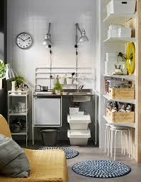 Stunning idee etagere a faire soi meme marvelous pose d etagres amnagement d un placard with amenagement etagere. 15 Astuces Pour Optimiser L Espace D Une Petite Cuisine