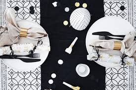 Silvester deko selber machen glucksschweine als party deko. Silvester Deko Ideen Fur Tischdeko Und Wanddeko Blog Dreieckchen