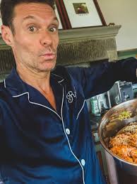 This is a tinned fish fan account now 🐟 I'm without a doubt a  “tin-thusiast”, that's why when I came across Anna Hezel's "Tin To Table” I  knew I had to share